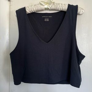 ✨AE black cropped top✨